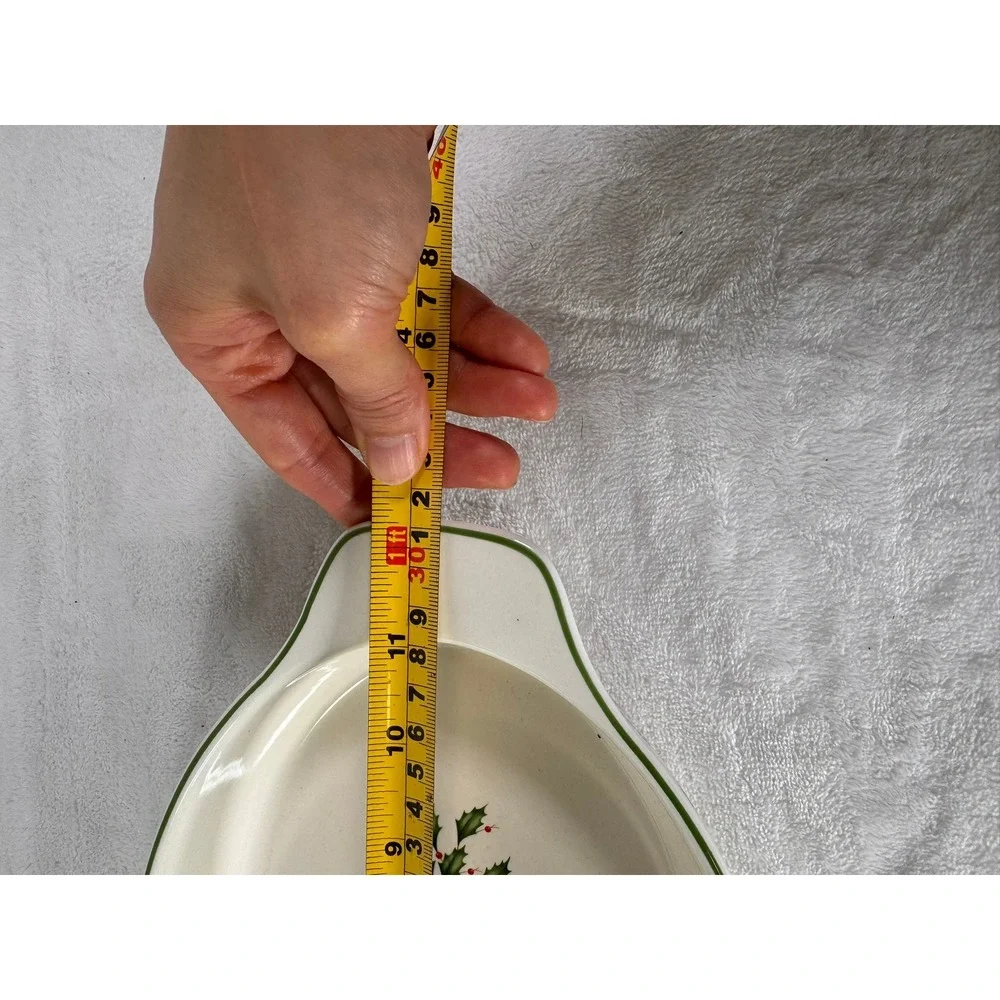 Lenox Holiday Oval Baker Christmas Holly Berry Stoneware Serving Dish 12.5 Inch